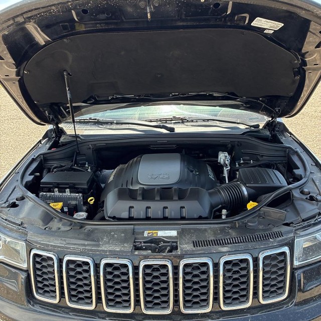 Jeep Grand Cherokee Vehicle Full-screen Gallery Image 23
