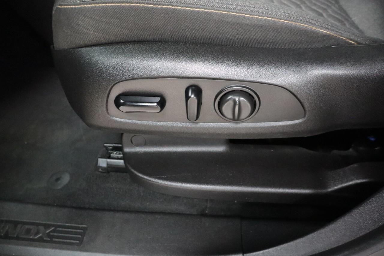 Chevrolet Equinox Vehicle Full-screen Gallery Image 10