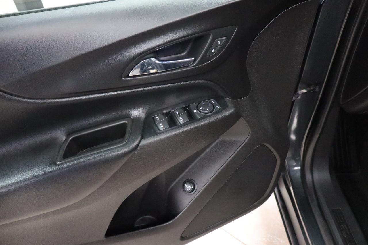 Chevrolet Equinox Vehicle Full-screen Gallery Image 11