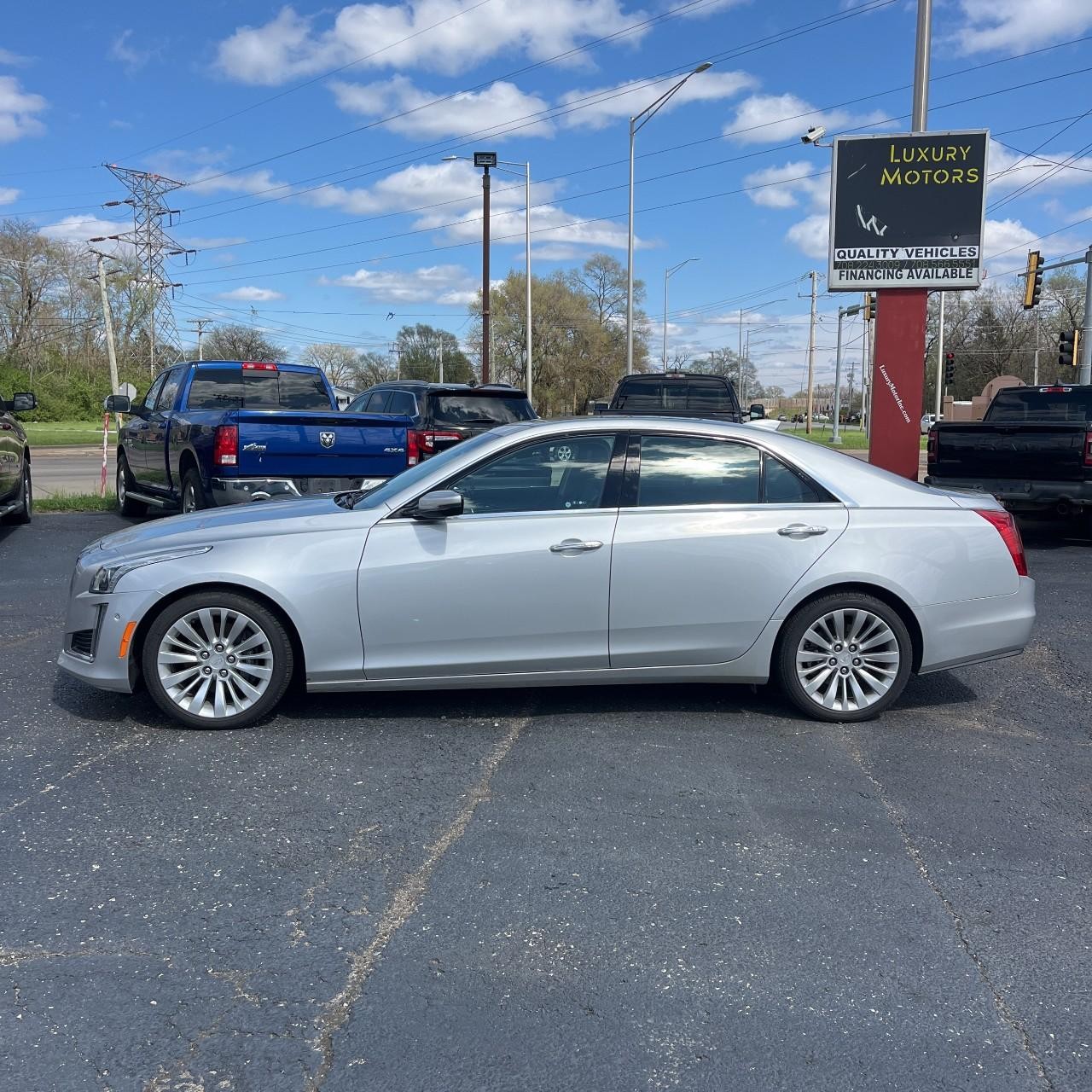 Cadillac CTS Sedan Vehicle Full-screen Gallery Image 2