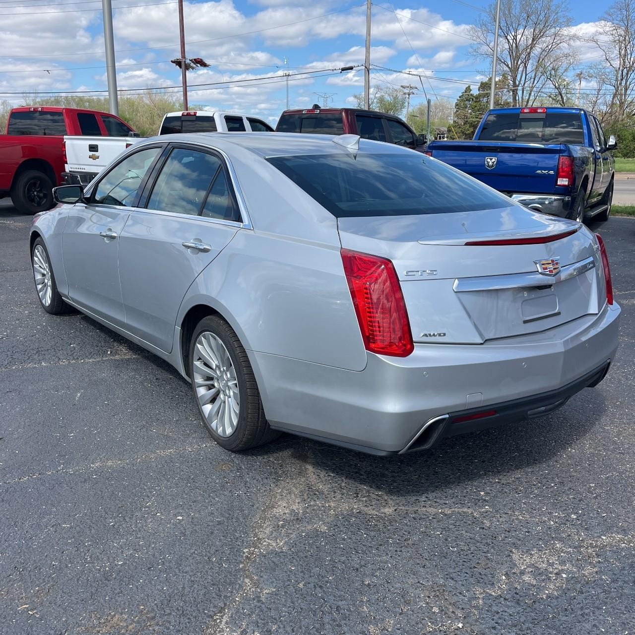 Cadillac CTS Sedan Vehicle Full-screen Gallery Image 3