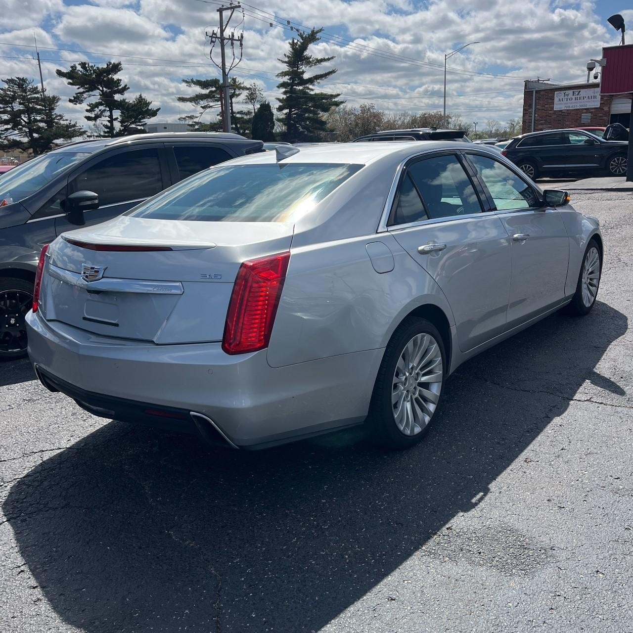 Cadillac CTS Sedan Vehicle Full-screen Gallery Image 5