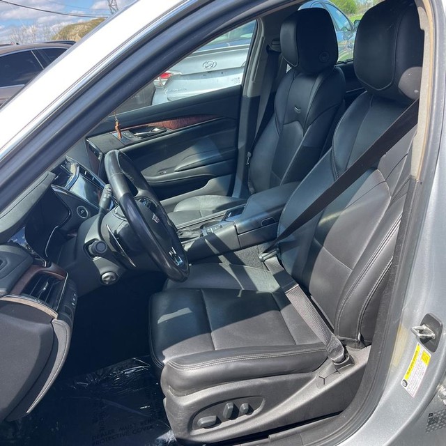 Cadillac CTS Sedan Vehicle Full-screen Gallery Image 11