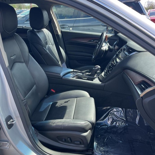 Cadillac CTS Sedan Vehicle Full-screen Gallery Image 12