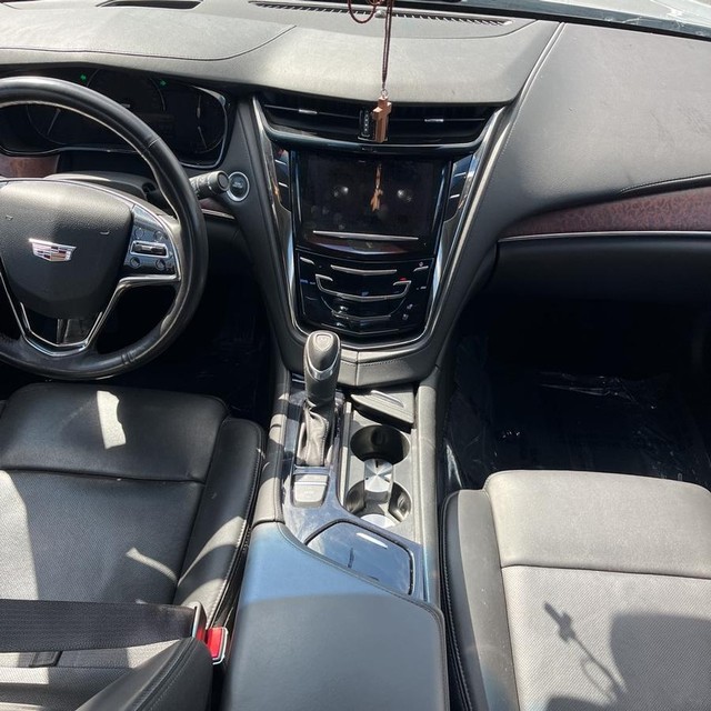 Cadillac CTS Sedan Vehicle Full-screen Gallery Image 16