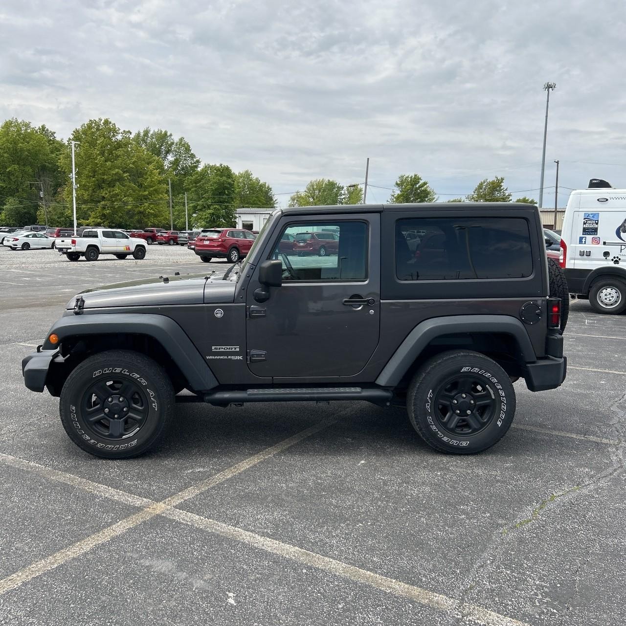 Jeep Wrangler JK Vehicle Full-screen Gallery Image 3