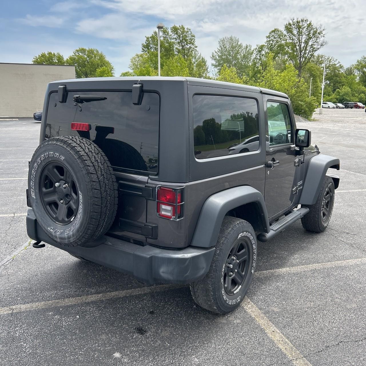 Jeep Wrangler JK Vehicle Full-screen Gallery Image 6