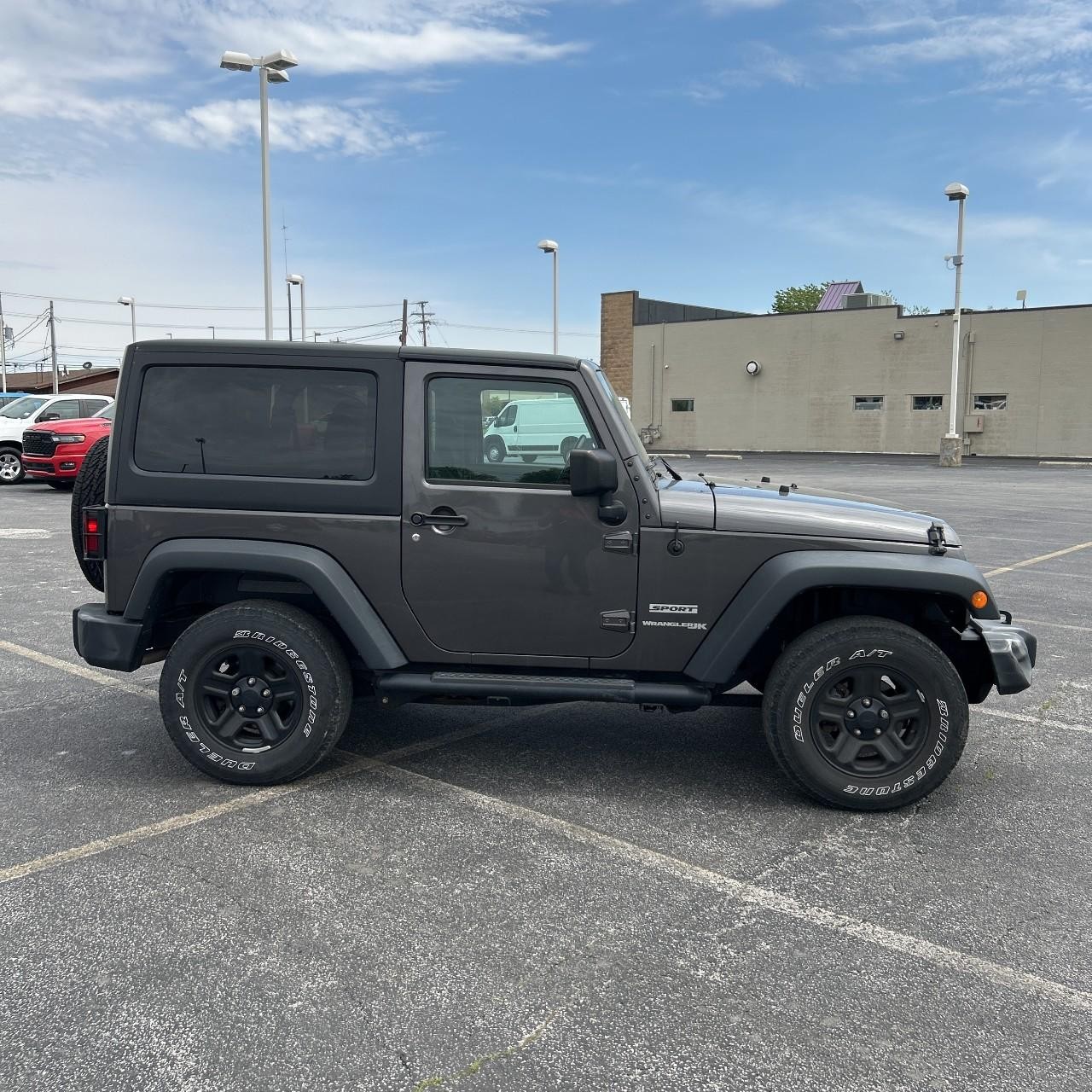 Jeep Wrangler JK Vehicle Full-screen Gallery Image 7