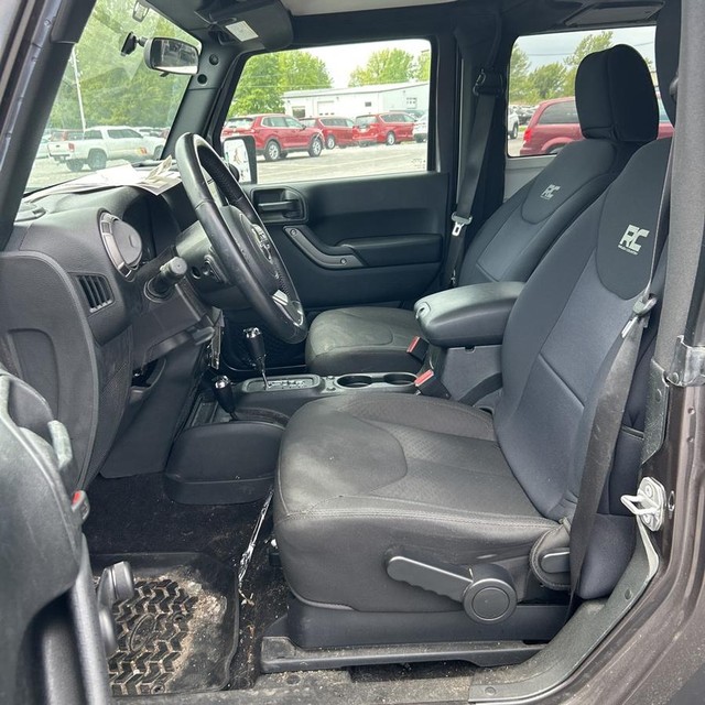 Jeep Wrangler JK Vehicle Full-screen Gallery Image 10