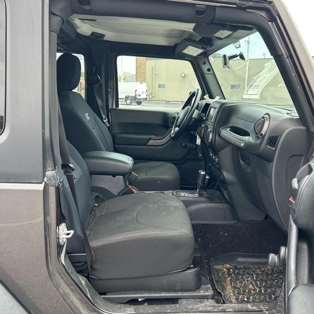 Jeep Wrangler JK Vehicle Full-screen Gallery Image 11