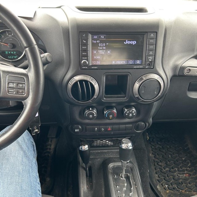 Jeep Wrangler JK Vehicle Full-screen Gallery Image 15