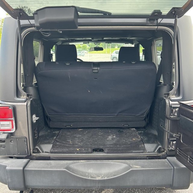 Jeep Wrangler JK Vehicle Full-screen Gallery Image 17