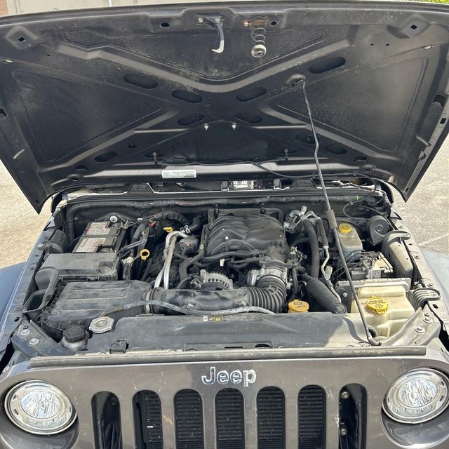 Jeep Wrangler JK Vehicle Full-screen Gallery Image 18