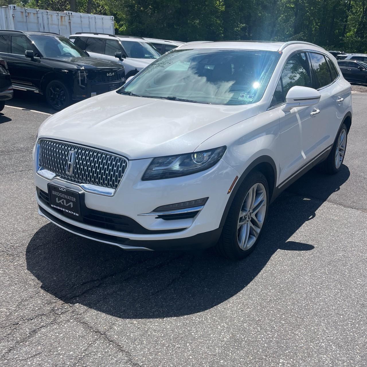 Lincoln MKC Vehicle Full-screen Gallery Image 2