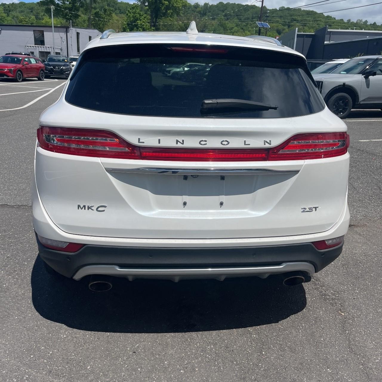 Lincoln MKC Vehicle Full-screen Gallery Image 5