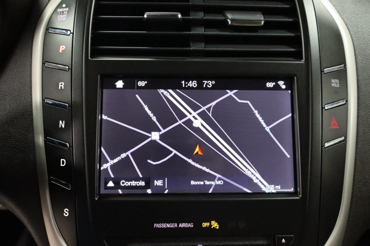 Lincoln MKC Vehicle Full-screen Gallery Image 16