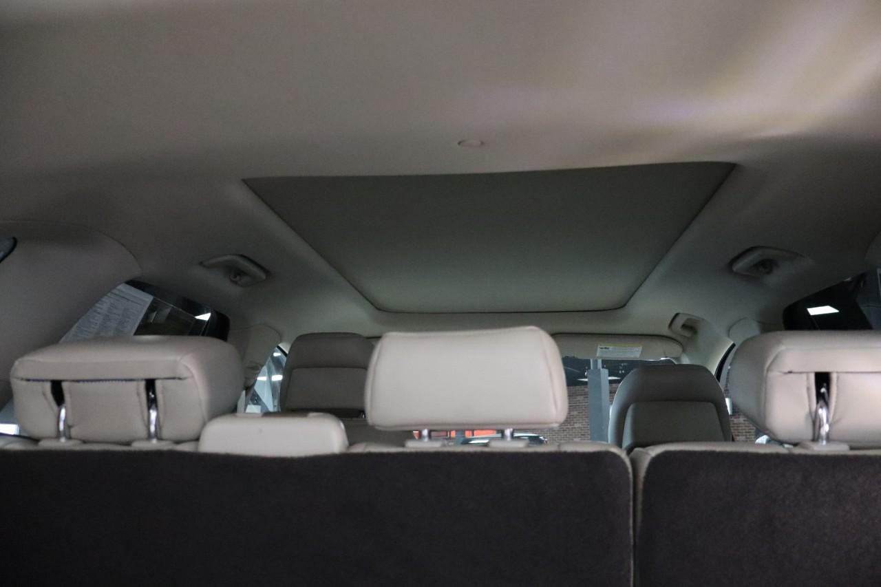 Lincoln MKC Vehicle Full-screen Gallery Image 22