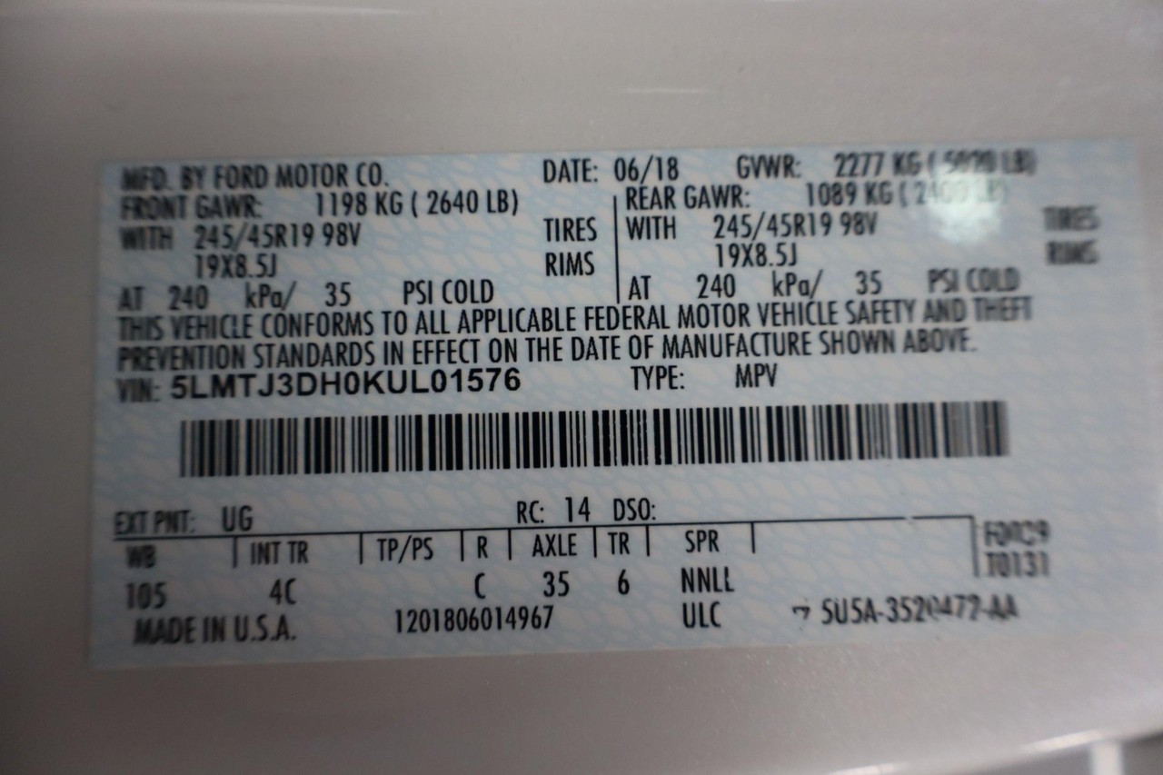 Lincoln MKC Vehicle Full-screen Gallery Image 25