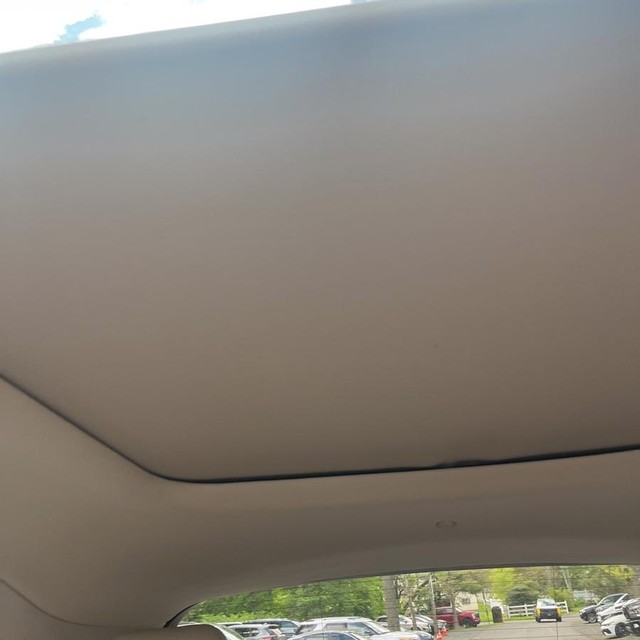 Lincoln MKC Vehicle Full-screen Gallery Image 21