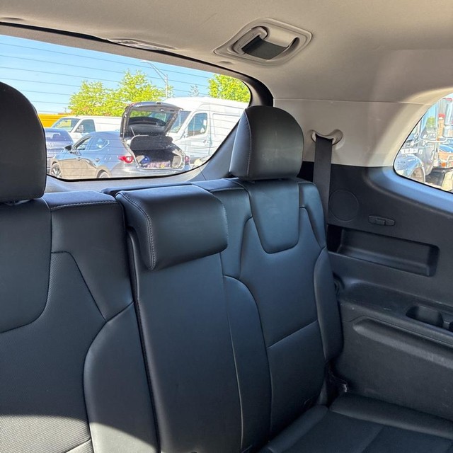 Kia Telluride Vehicle Full-screen Gallery Image 17
