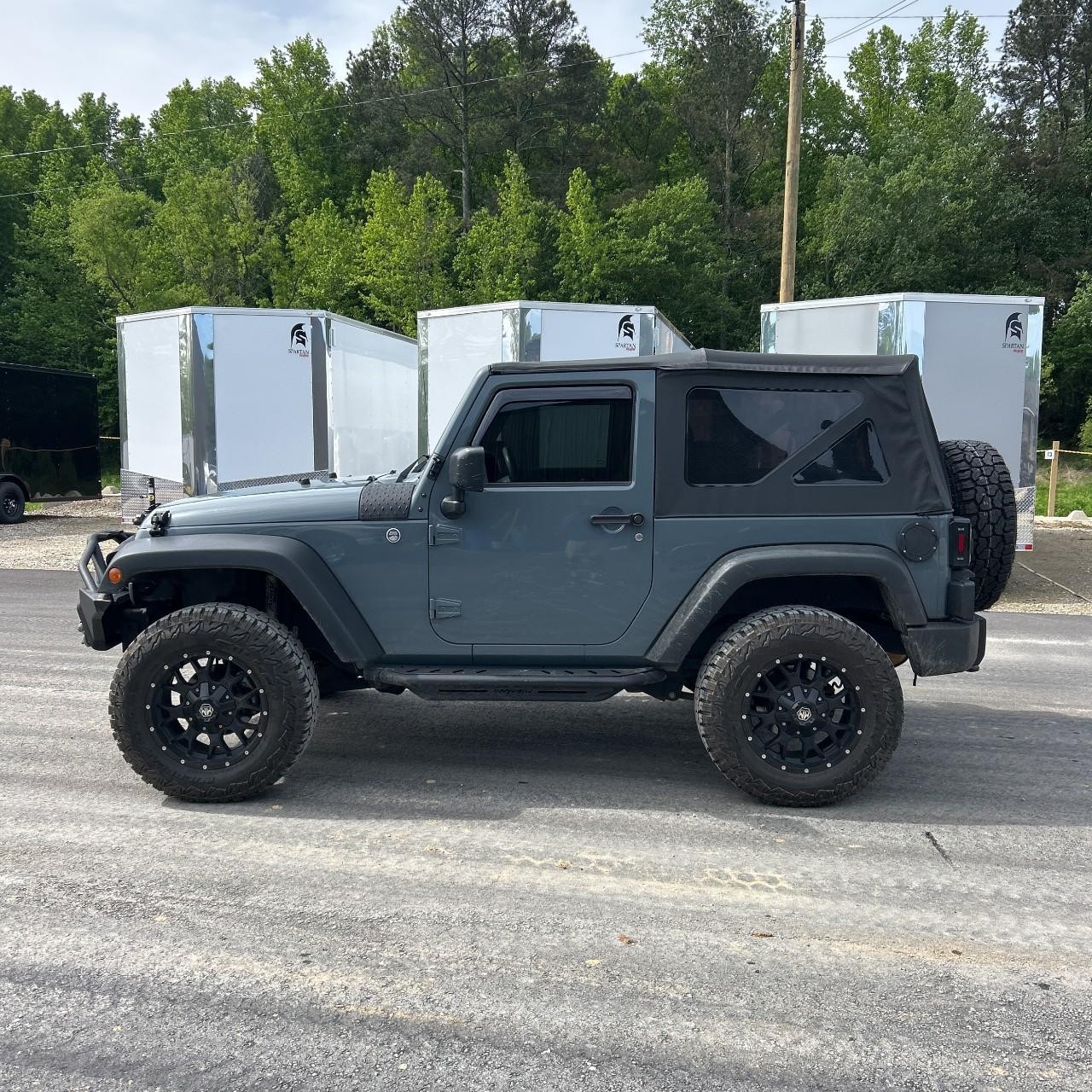 Jeep Wrangler Vehicle Full-screen Gallery Image 2