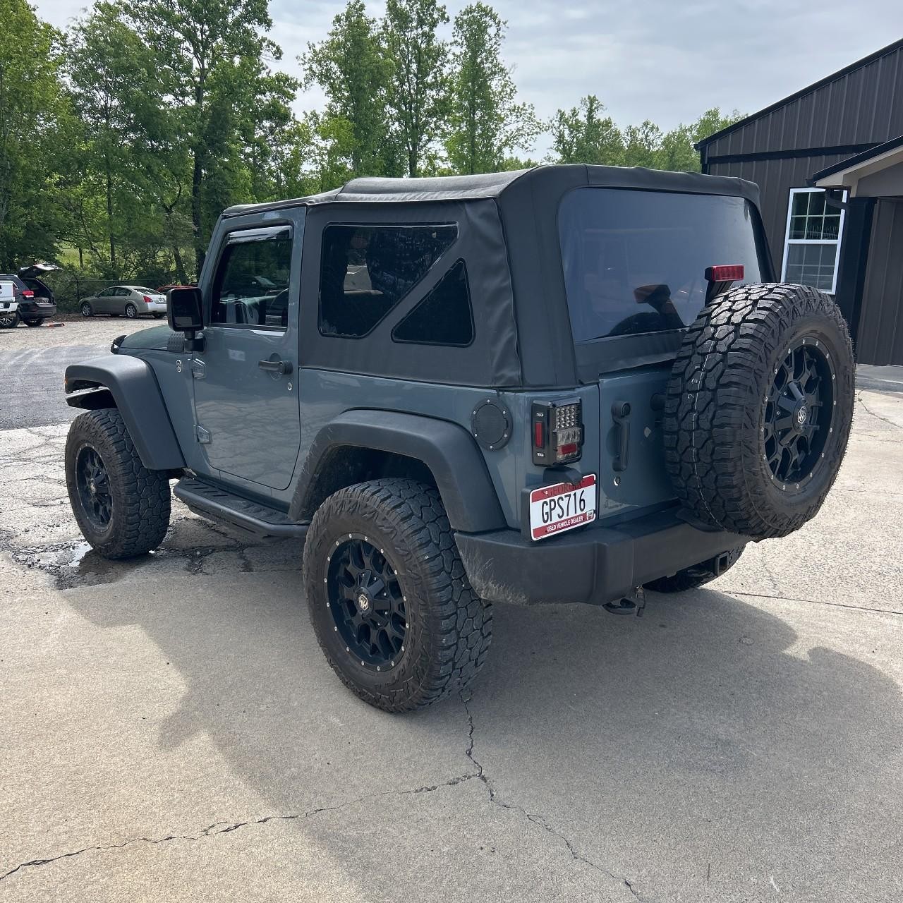Jeep Wrangler Vehicle Full-screen Gallery Image 3