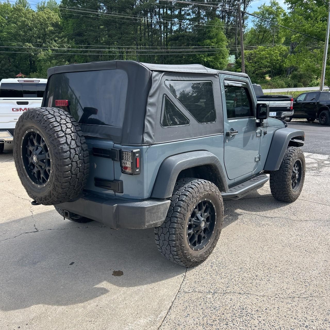 Jeep Wrangler Vehicle Full-screen Gallery Image 5