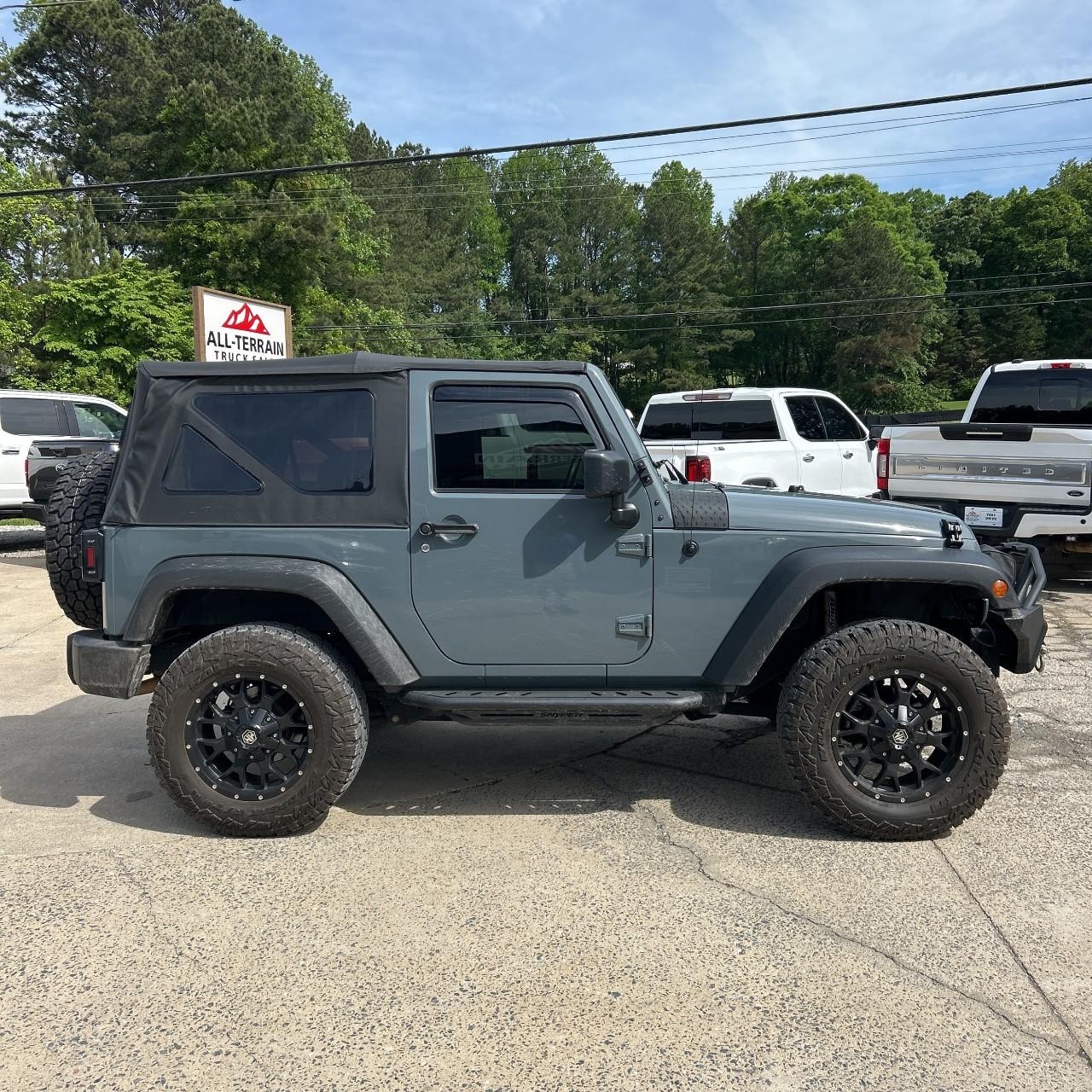 Jeep Wrangler Vehicle Full-screen Gallery Image 6