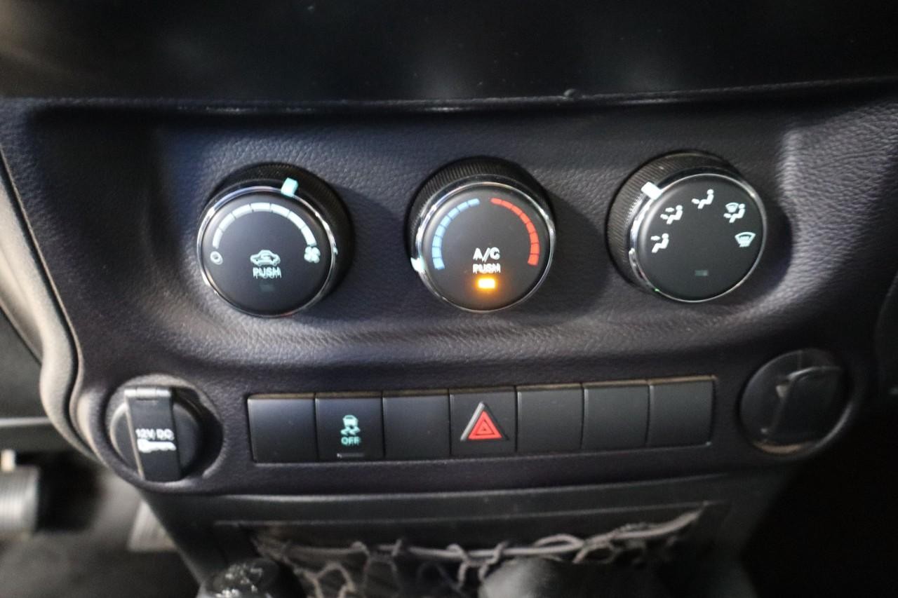 Jeep Wrangler Vehicle Full-screen Gallery Image 10