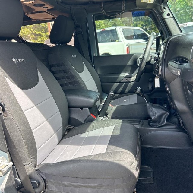 Jeep Wrangler Vehicle Full-screen Gallery Image 11