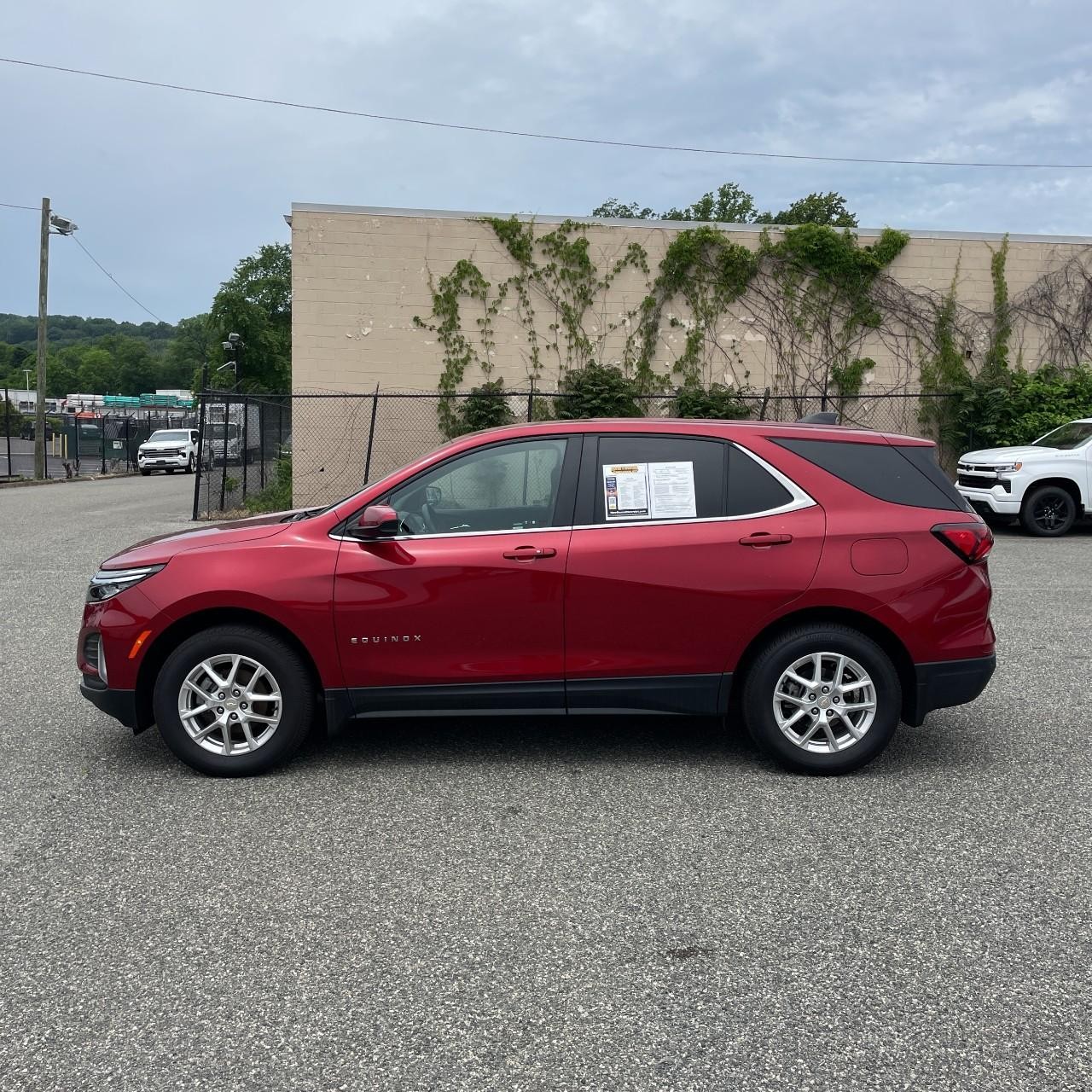 Chevrolet Equinox Vehicle Full-screen Gallery Image 2