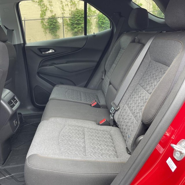 Chevrolet Equinox Vehicle Full-screen Gallery Image 10
