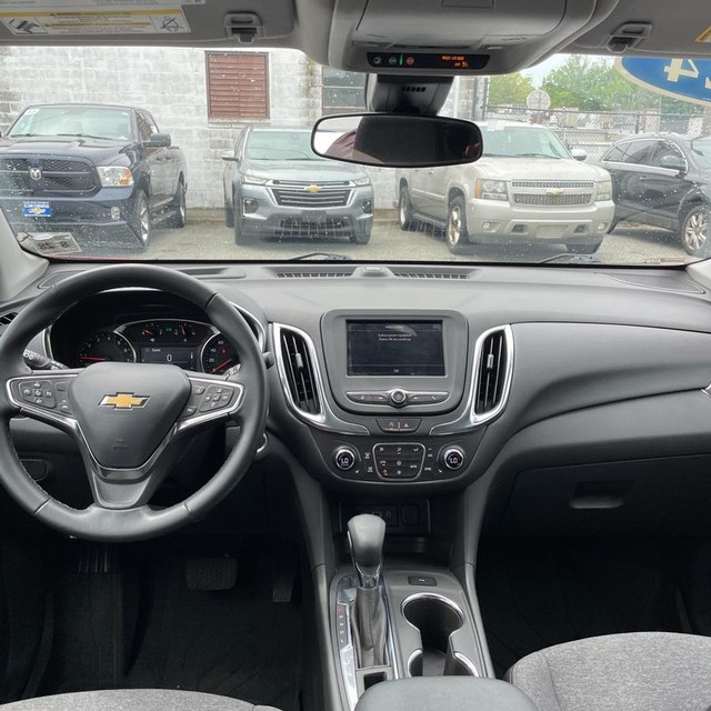 Chevrolet Equinox Vehicle Full-screen Gallery Image 12
