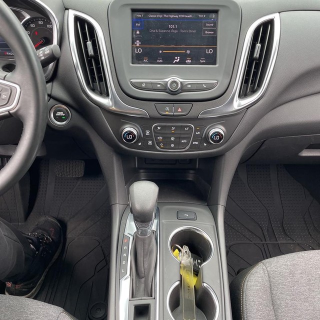 Chevrolet Equinox Vehicle Full-screen Gallery Image 13