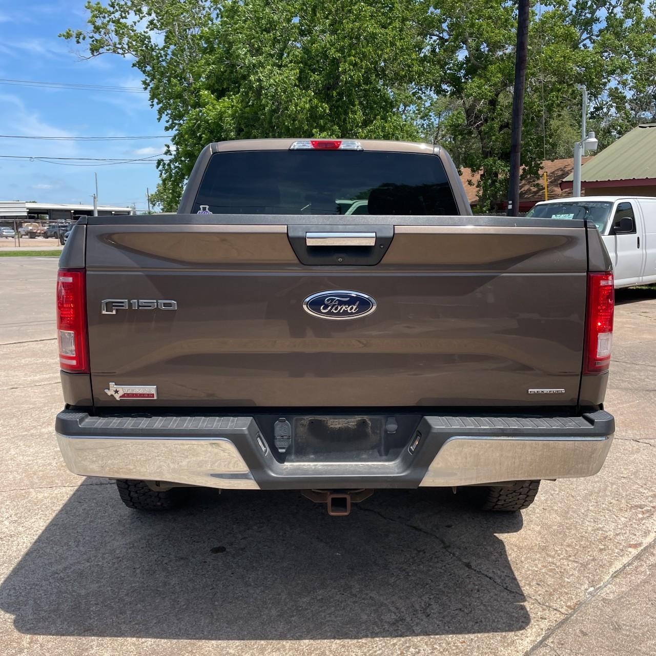 Ford F-150 Vehicle Full-screen Gallery Image 4