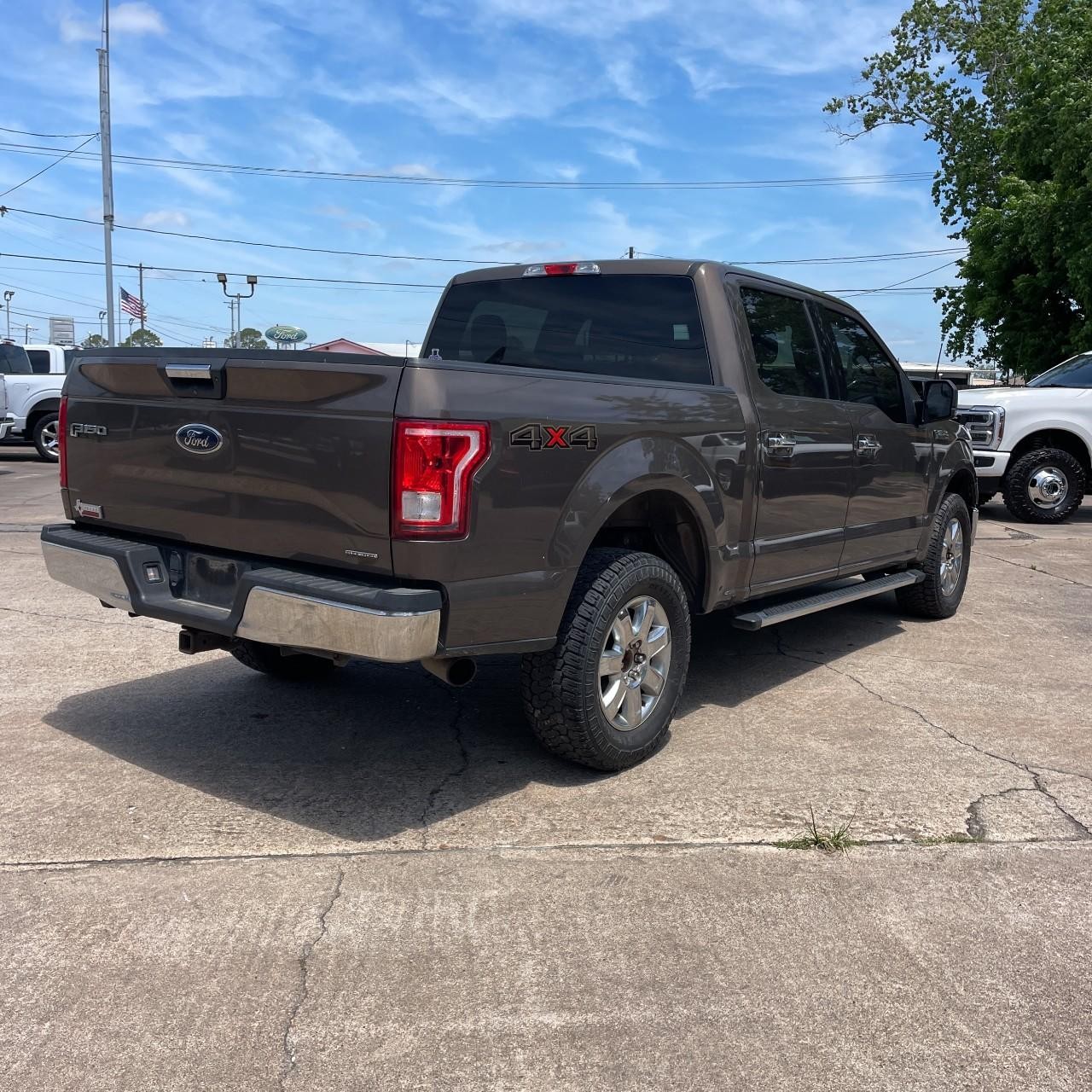 Ford F-150 Vehicle Full-screen Gallery Image 5