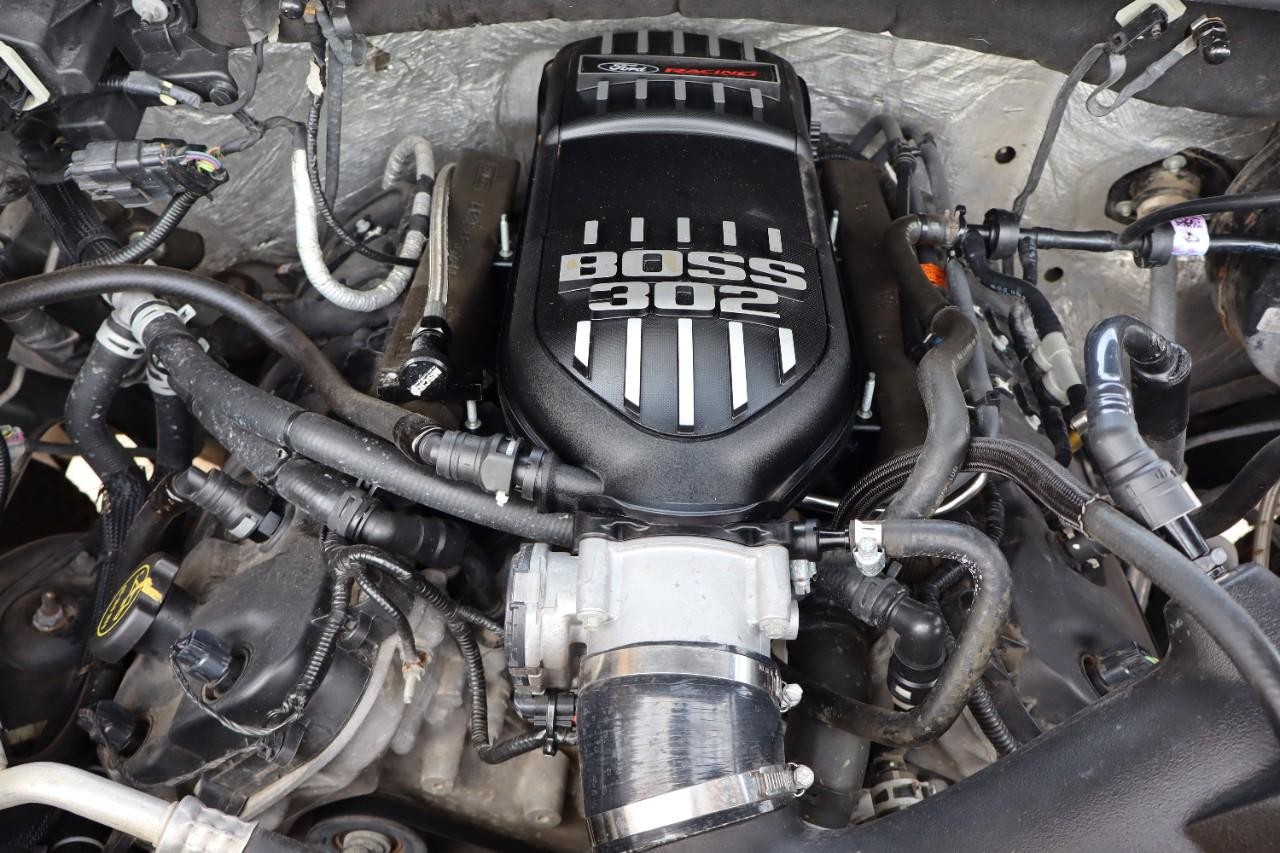 Ford F-150 Vehicle Full-screen Gallery Image 11