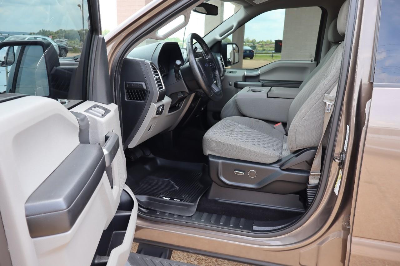 Ford F-150 Vehicle Full-screen Gallery Image 13