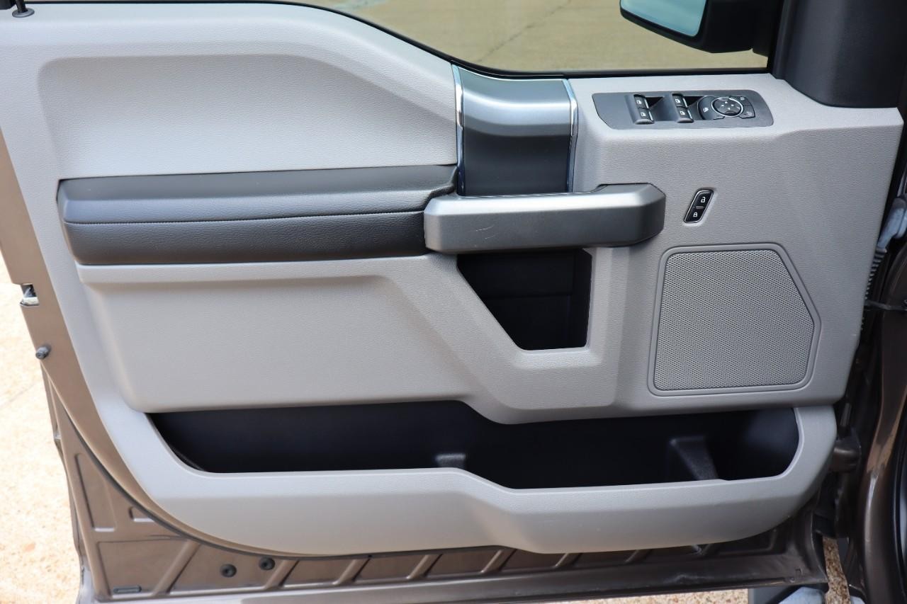 Ford F-150 Vehicle Full-screen Gallery Image 14