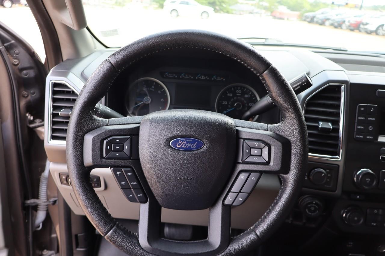 Ford F-150 Vehicle Full-screen Gallery Image 16