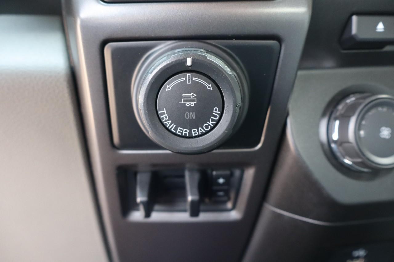 Ford F-150 Vehicle Full-screen Gallery Image 25