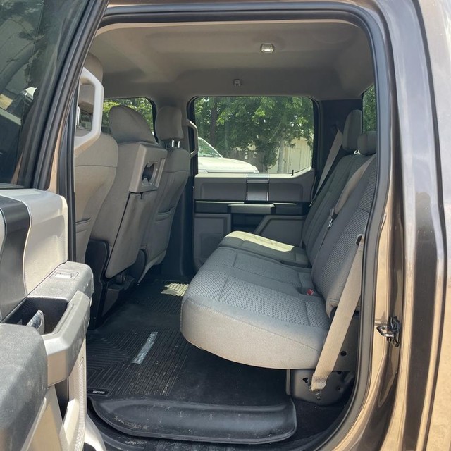 Ford F-150 Vehicle Full-screen Gallery Image 12