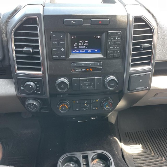 Ford F-150 Vehicle Full-screen Gallery Image 14