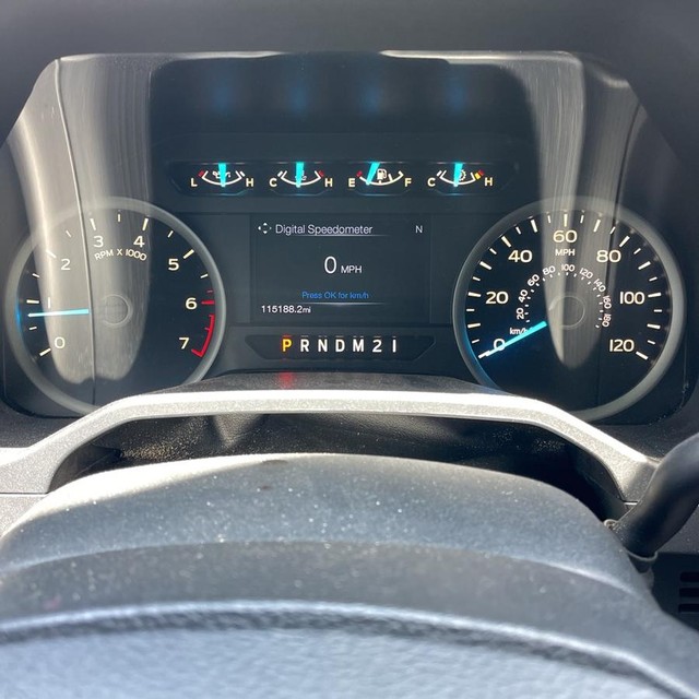 Ford F-150 Vehicle Full-screen Gallery Image 16