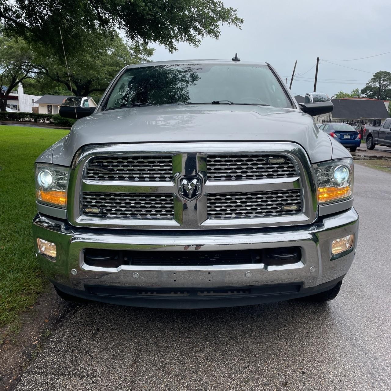 Ram 2500 Vehicle Full-screen Gallery Image 5