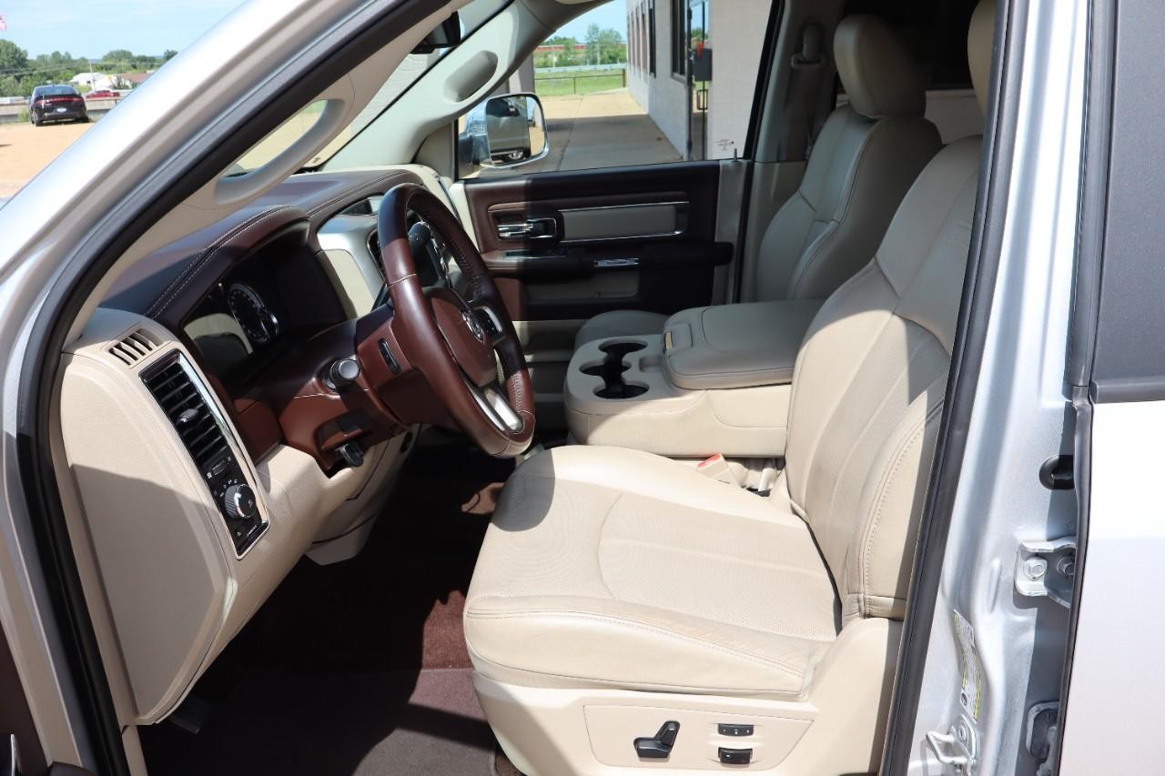 Ram 2500 Vehicle Full-screen Gallery Image 11