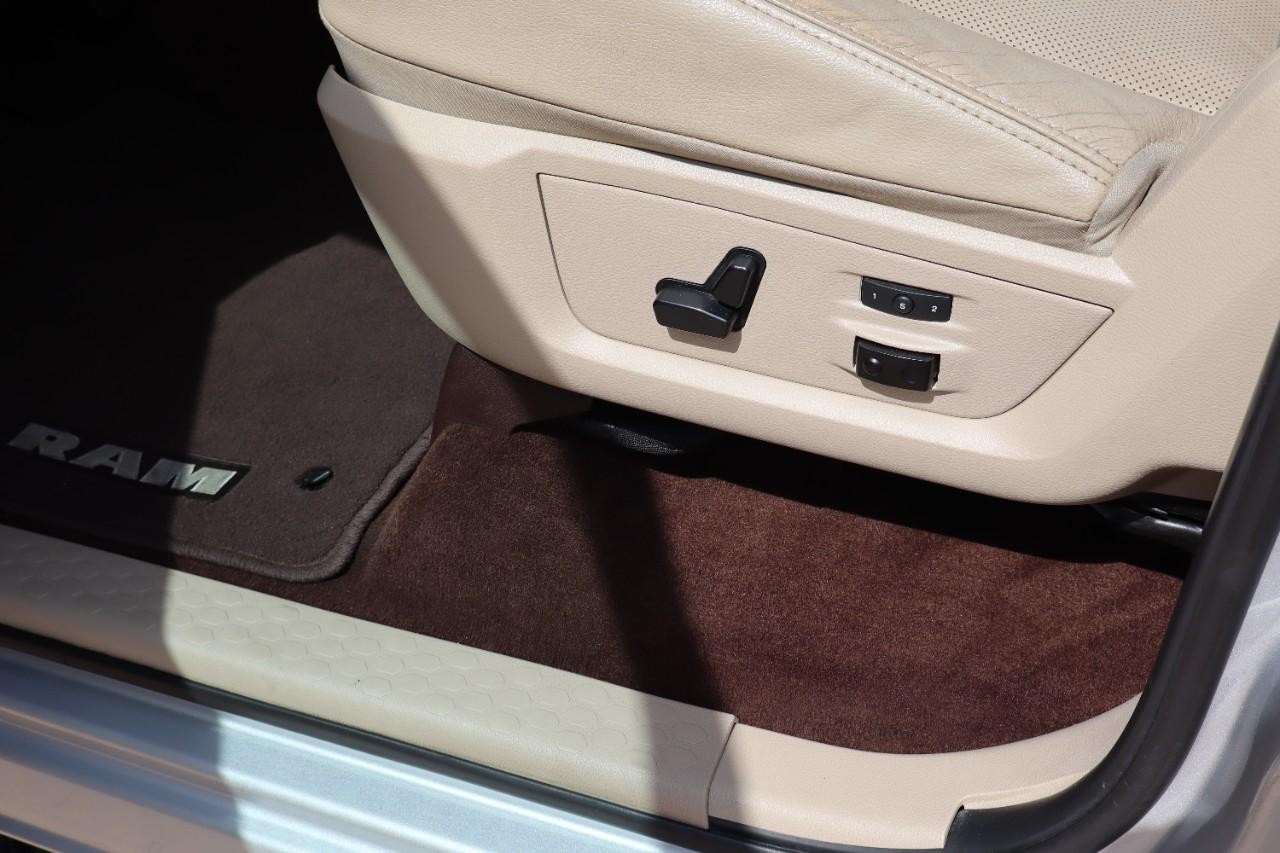Ram 2500 Vehicle Full-screen Gallery Image 12