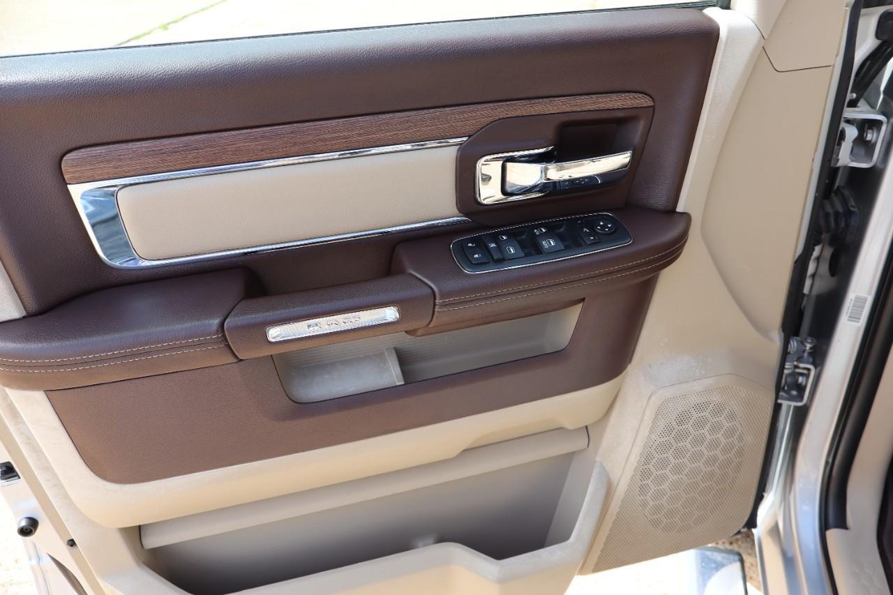 Ram 2500 Vehicle Full-screen Gallery Image 13