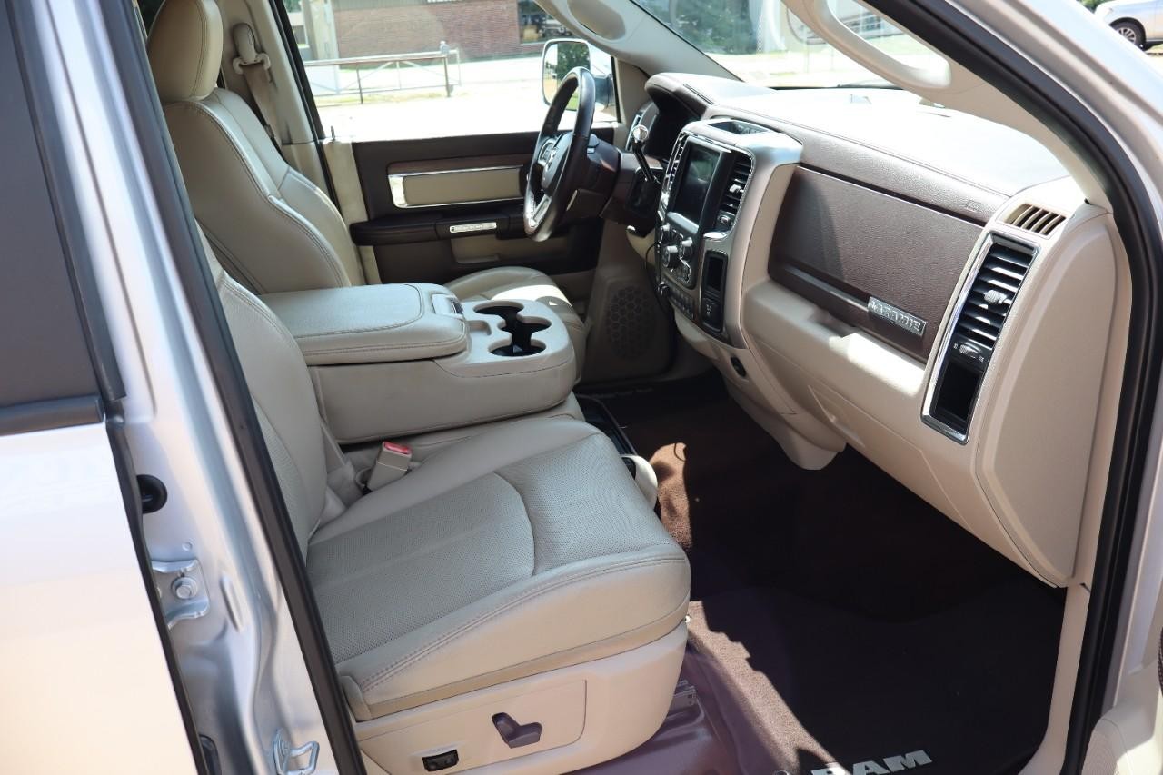 Ram 2500 Vehicle Full-screen Gallery Image 21