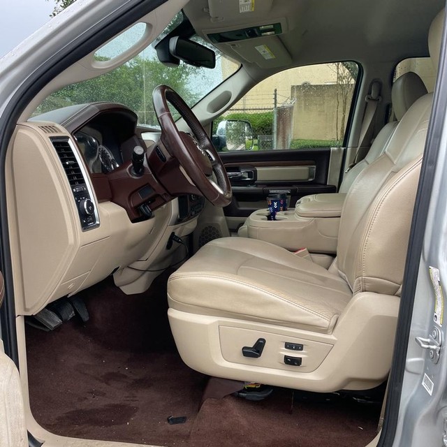 Ram 2500 Vehicle Full-screen Gallery Image 7